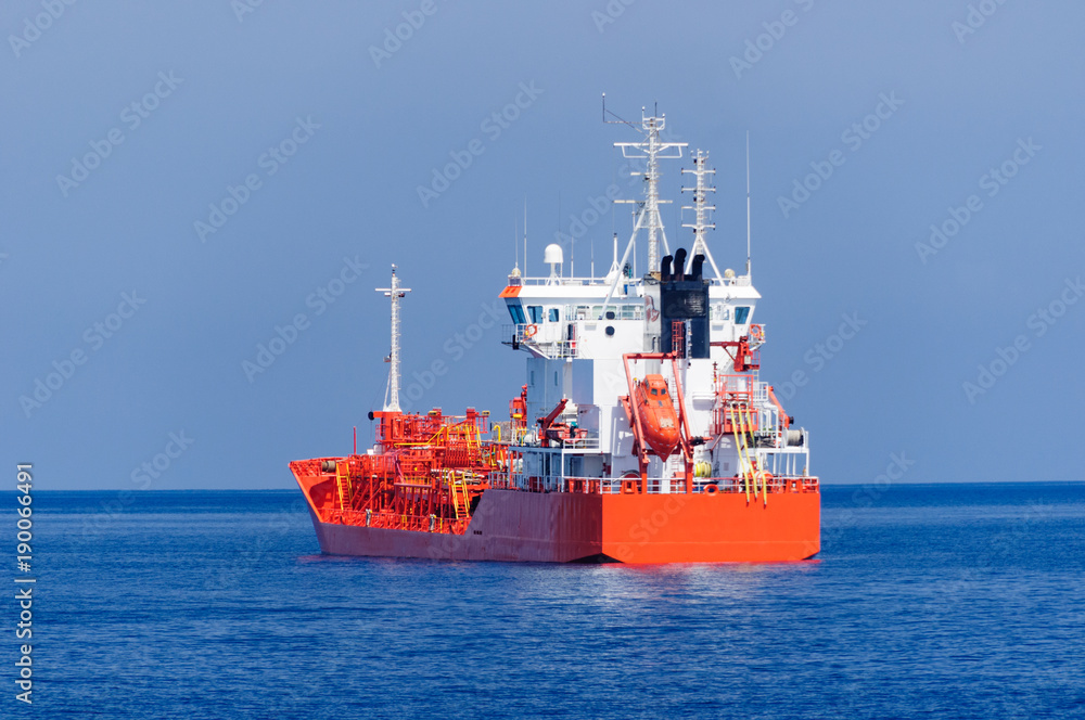Trikwassertanker versorgt die Äolischen Inseln Trikwassertanker versorgt die Äolischen Inseln