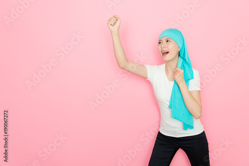 Fényképezés girl having cancer standing in pink background