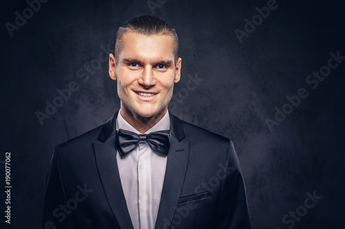 Portrait of a handsome stylish man. © Fxquadro