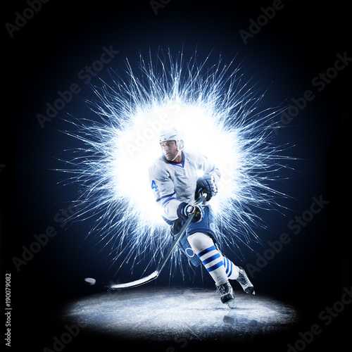Photo Ice Hockey player is skating on a abstract background