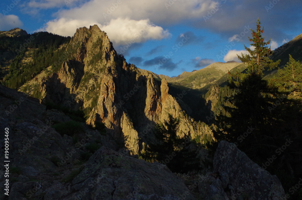 Roc de Marialles dans les Massif du Canigou dans les Pyrénées Orientales