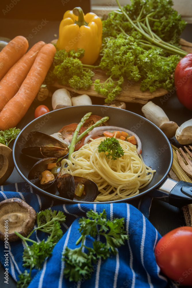 Delicious Italian spaghetti Mussel Delicious Italian spaghetti Mussel