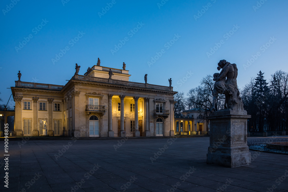 Obraz premium Royal Palace on the Water in Lazienki Park at night in Warsaw, Poland