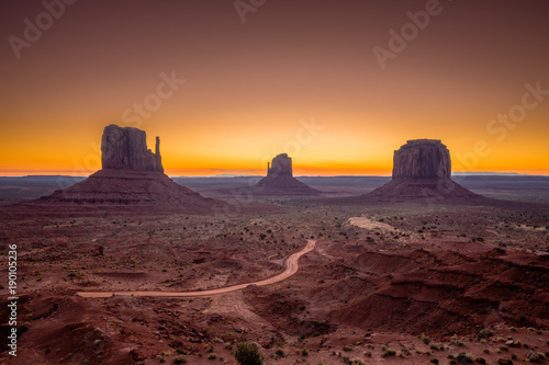 Obraz na płótnie Monument Valley at sunrise, Arizona, USA w salonie