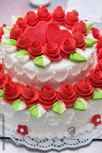 Tasty beauty wedding cake with flowers