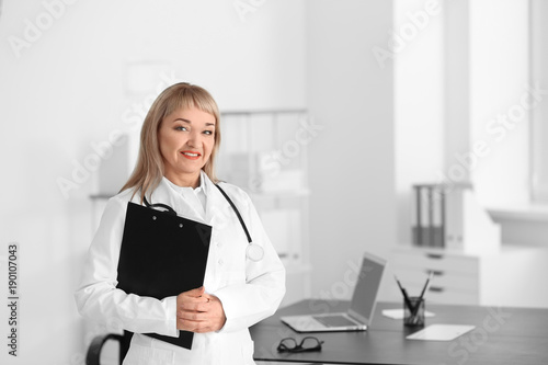 Portrait of female doctor i...