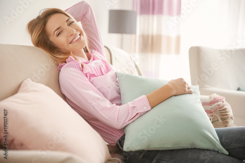 Young woman with soft pillo...