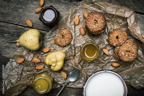 pears Cookies and cream on wooden table