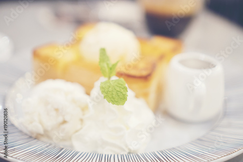 Ice cream, bread and cream