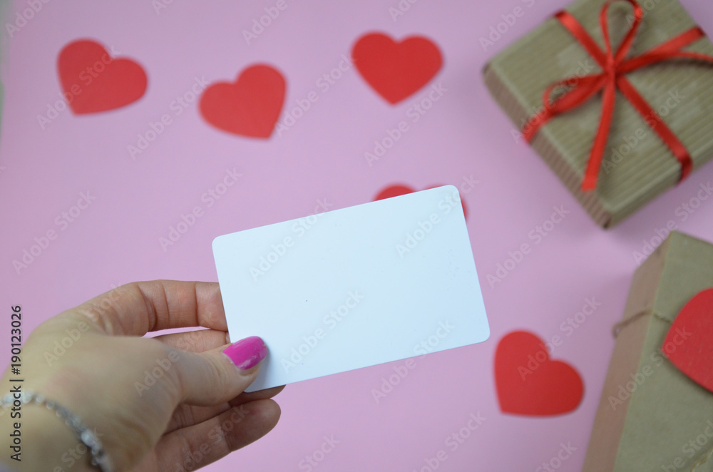 Obraz premium blank Valentines day greeting or gift card and gift box, heart. Top view with copy space