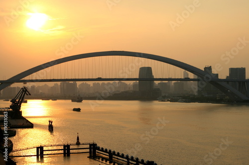 Lupu bridge au coucher du soleil Shanghai © AnhThy
