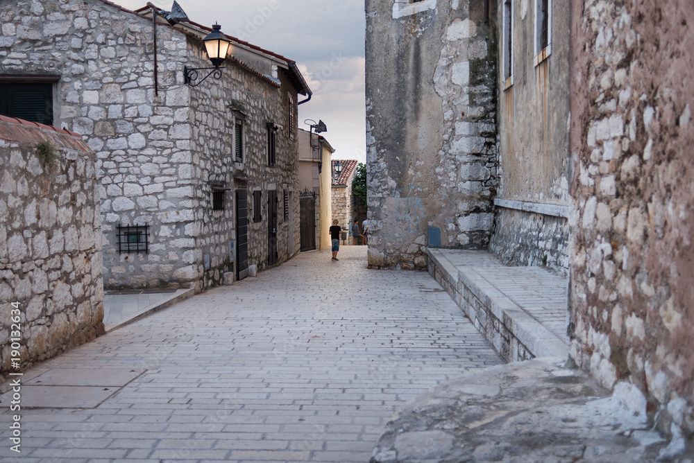 Verlassene Gasse in der Altstadt von Rovinj