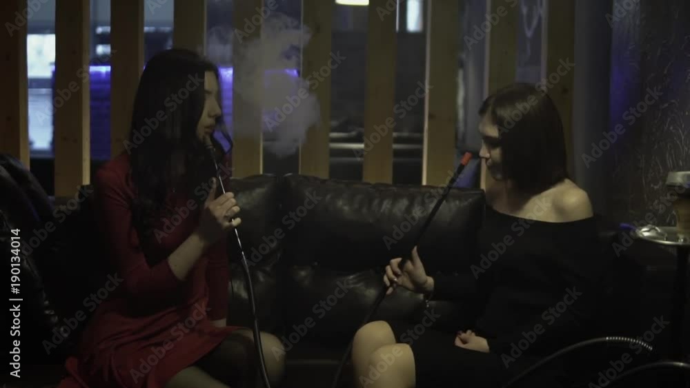 girls smoke hookah girls smoke hookah