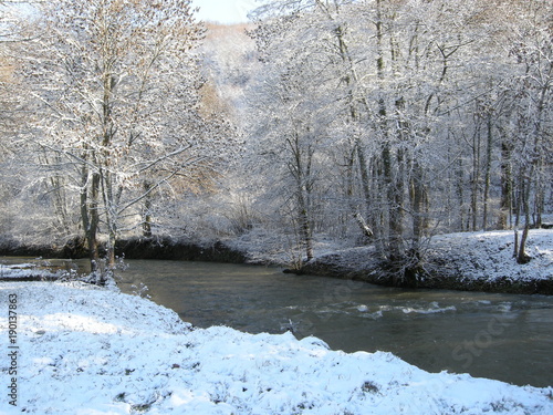 PAYSAGE SOUS LA NEIGE YONNE BOURGOGNE FRANCE photo