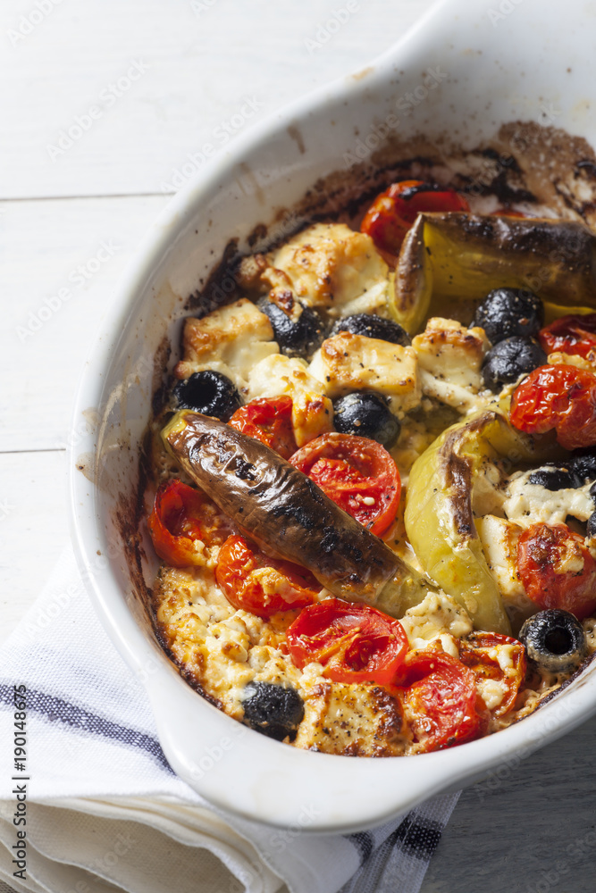 Gegrillter griechischer Feta-Käse mit Tomate foto de Stock | Adobe Stock