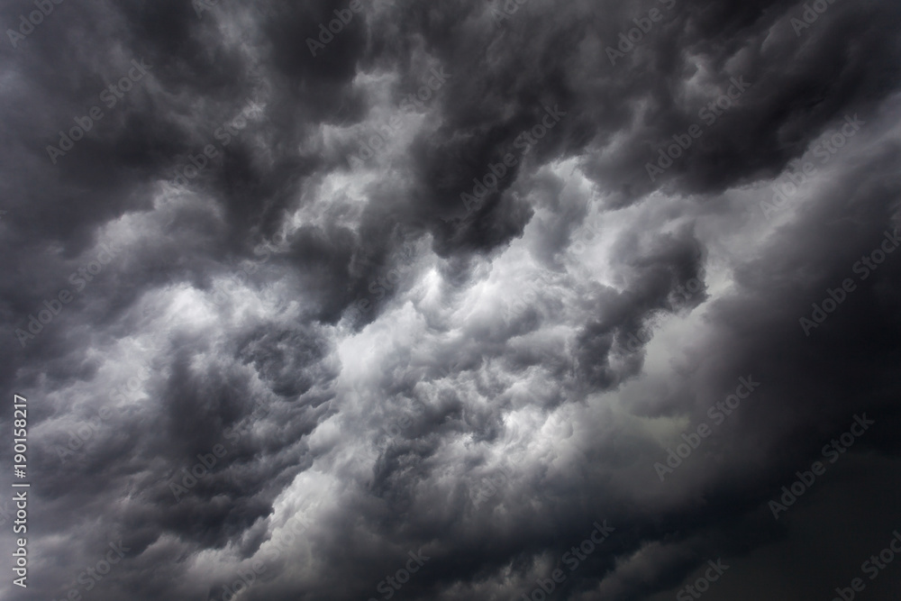 Obraz premium Storm clouds with contrast between dark gray and white