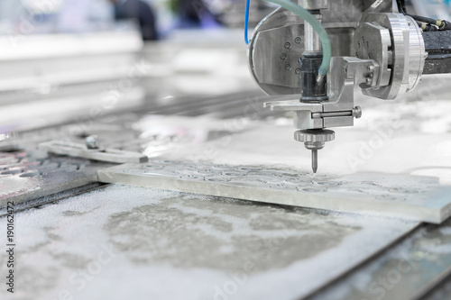 Working process cutter parts by waterjet cutting machine