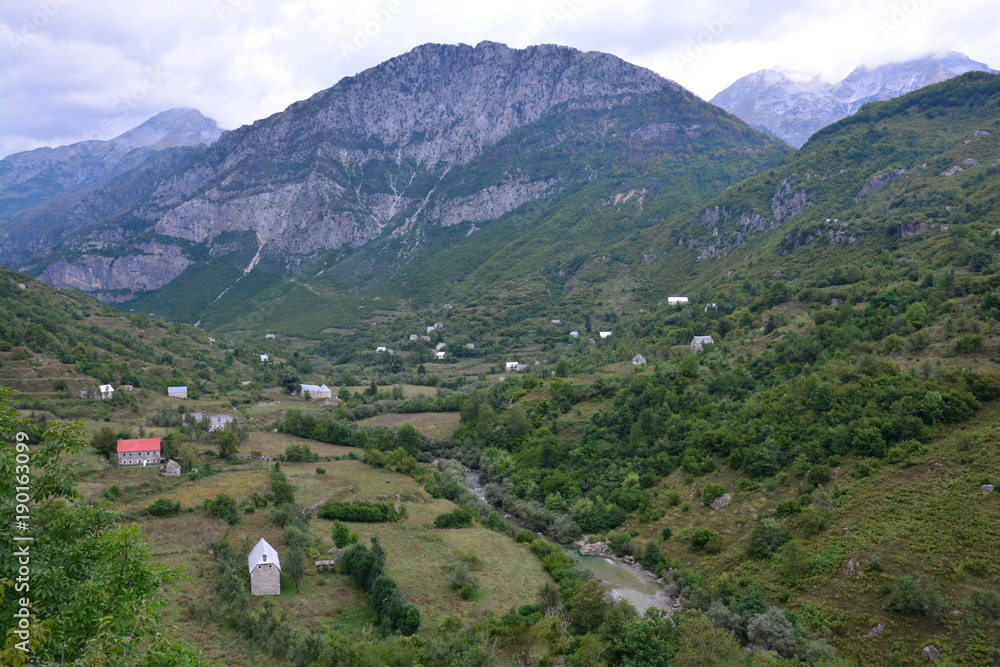Blick üner Curraj I Epern auf albanische Alpen