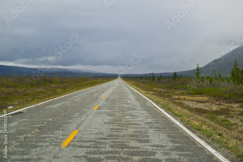 Bild auf Leinwand Never-ending Road in Alaska