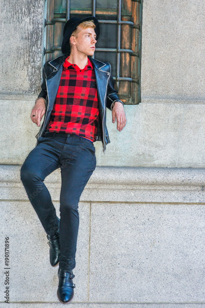 Young Man Casual Spring Autumn Fashion in New York wearing black