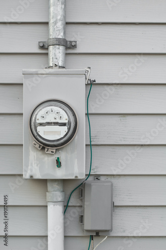 Fotografía Electricity usage  meter on house siding.