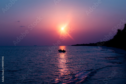 Zachód słońca na wyspie Malediwy