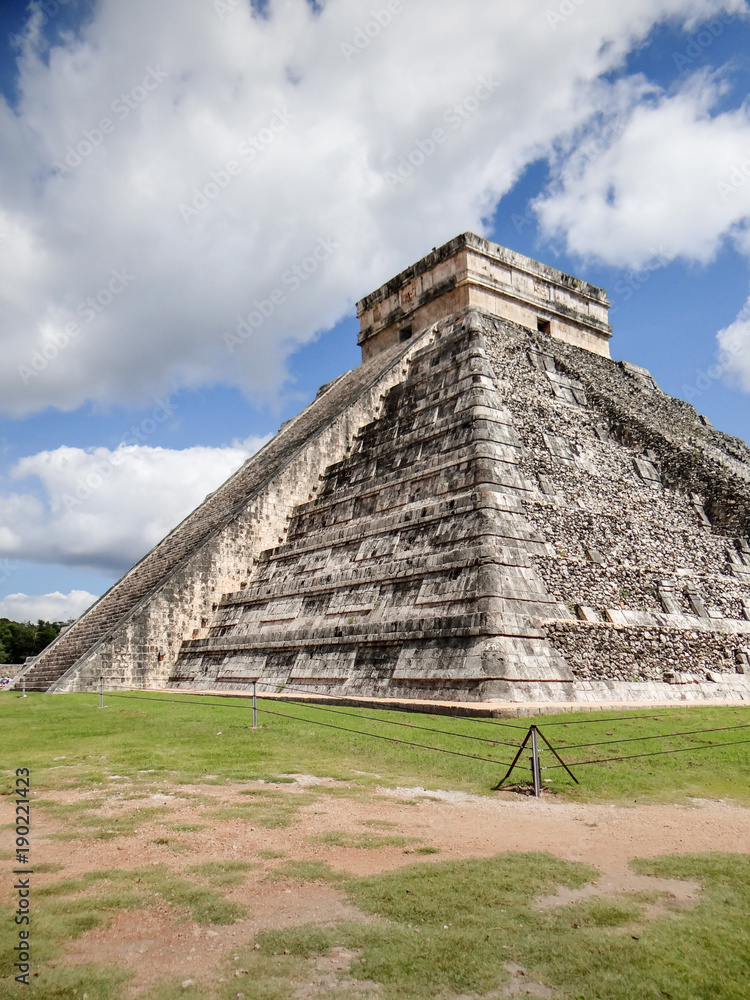 El Castillo pyramid in the ancient mayan ruins of Chichen Itza, Yucatan peninsula, Mexico