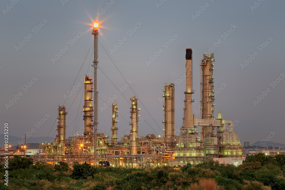 Fototapeta premium Oil refinery in the evening.