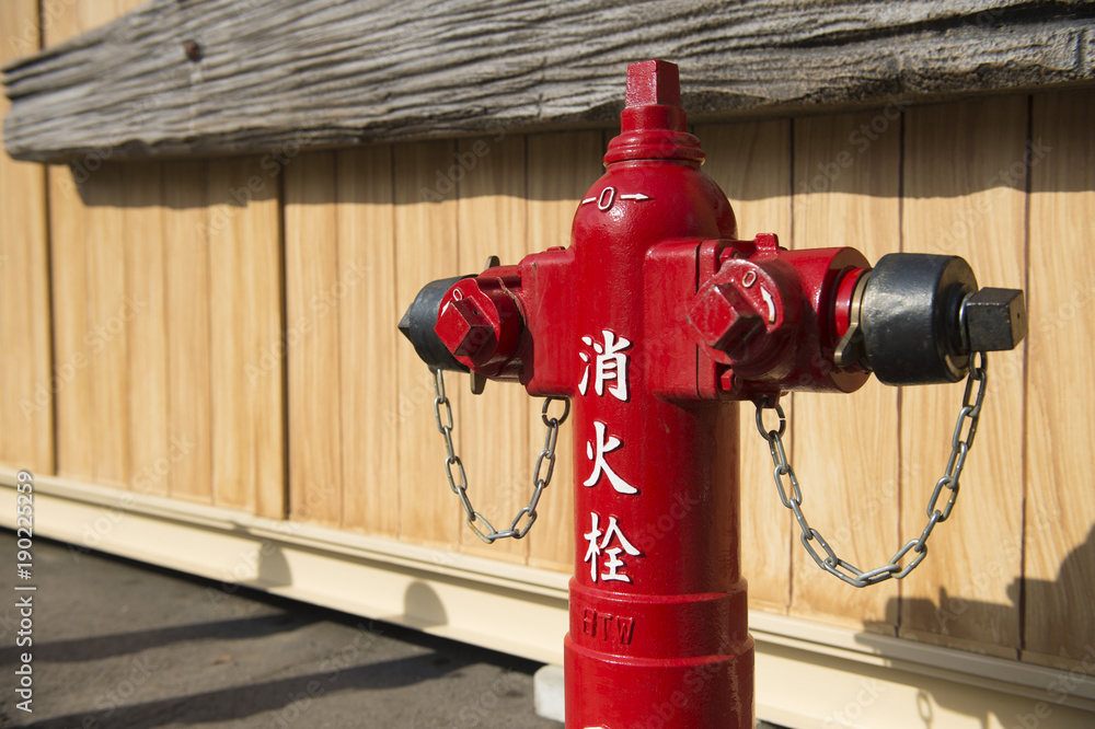 レトロなデザインの消火栓