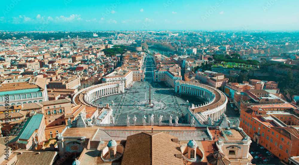 Piazza San Pietro a Roma, colonnato, vista dalla'alto