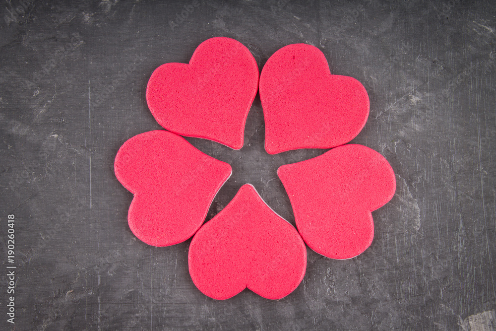 Obraz premium Pink hearts on a gray background. The symbol of the day of lovers. Valentine's Day. Concept February 14.