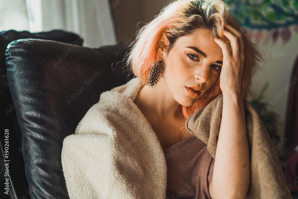 © Kike Arnaiz/ADDICTIVE STOCK - Attractive sensual young woman