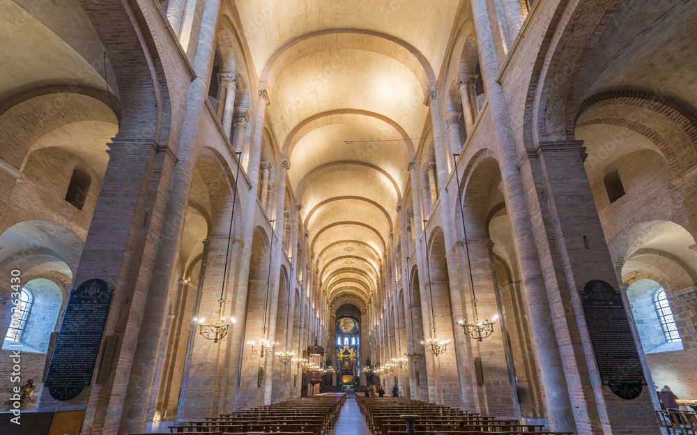 Intérieur de la Basilique Saint-Sernin à Toulouse, Haute-Garonne, Occitanie en France