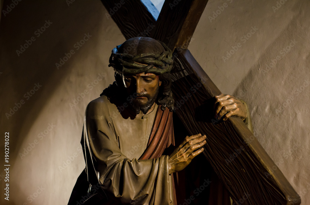The statue of Jesus bears the cross - obrazy, fototapety, plakaty 