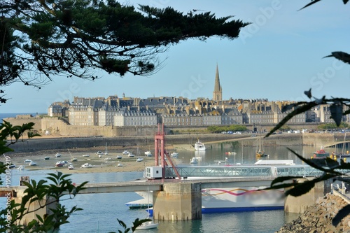 La ville de Saint-Malo vue depuis les hauteurs de Saint-Servan, Bretagne