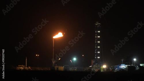 Abfackeln bei Nacht