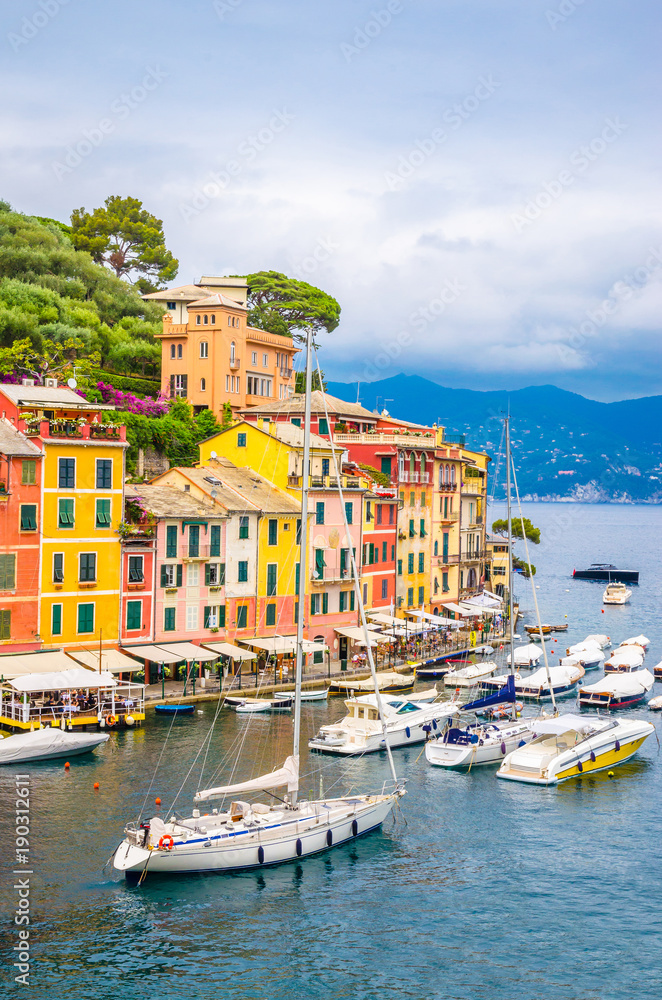 Naklejka premium Beautiful bay with colorful houses in Portofino, Liguria, Italy