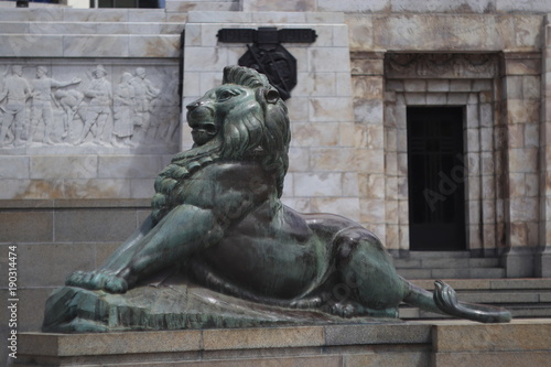 Bronze lion monument