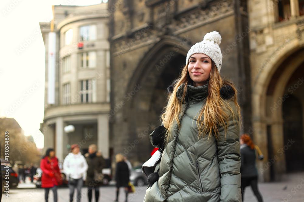 Obraz premium girl in old city 
