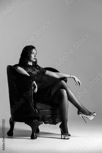 Woman on the armchair in black and white. Photographie retouchee