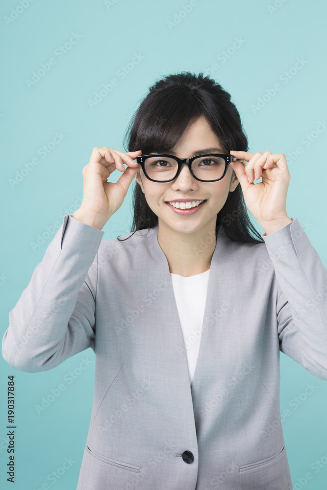メガネをかけた女性 メガネをかけた女性