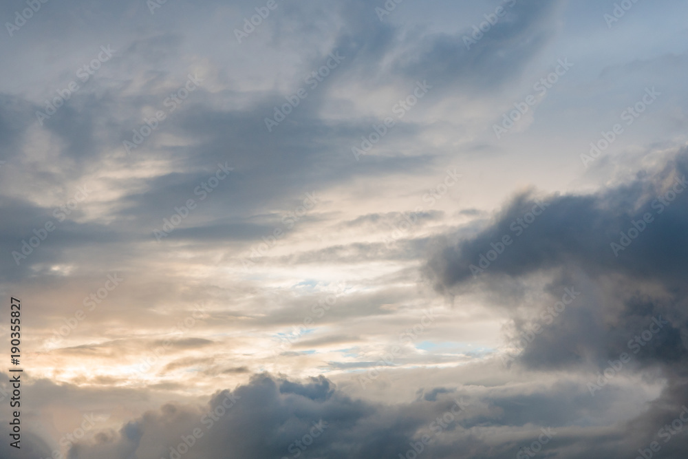 Obraz premium Beautiful sky, clouds and glare of sunlight
