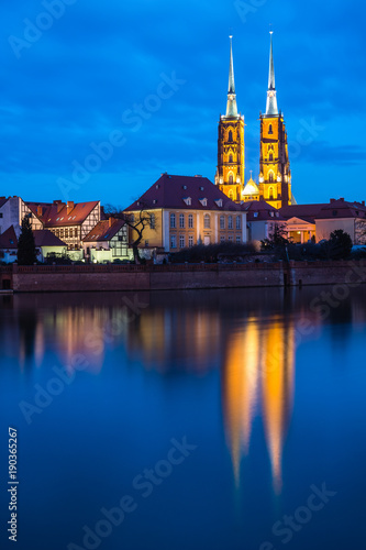Cathedral of St. John the Baptist in Tumski island at night in Wroclaw, Silesia, Poland © Artur Bociarski