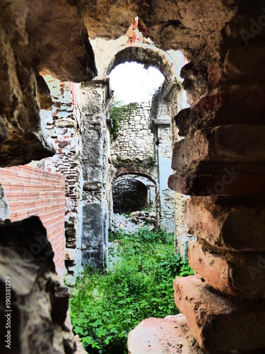 La Musara​ o La Mussara, pueblo despoblado de Tarragona (Cataluña,España) en Vilaplana, en la comarca  del Bajo Campo  photo