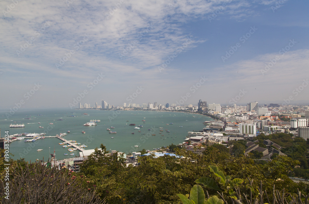 Naklejka premium The city by the sea