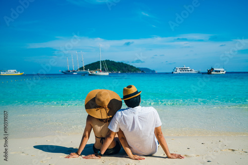Fototapeta Naklejka Na Ścianę i Meble -  Romantic scene of young love couple in Similan islands