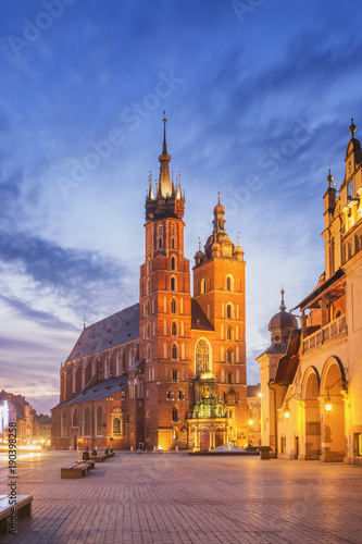 Fototapeta Naklejka Na Ścianę i Meble -  St Mary s Church at Main Market Square in Cracow, Poland