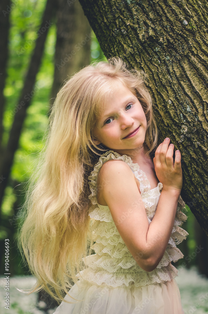 Naklejka premium portrait of girl with long blond hair