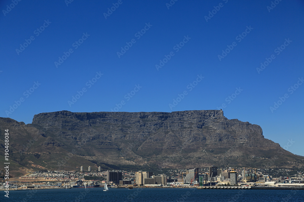 Blick auf den Tafelberg und Kapstadt
