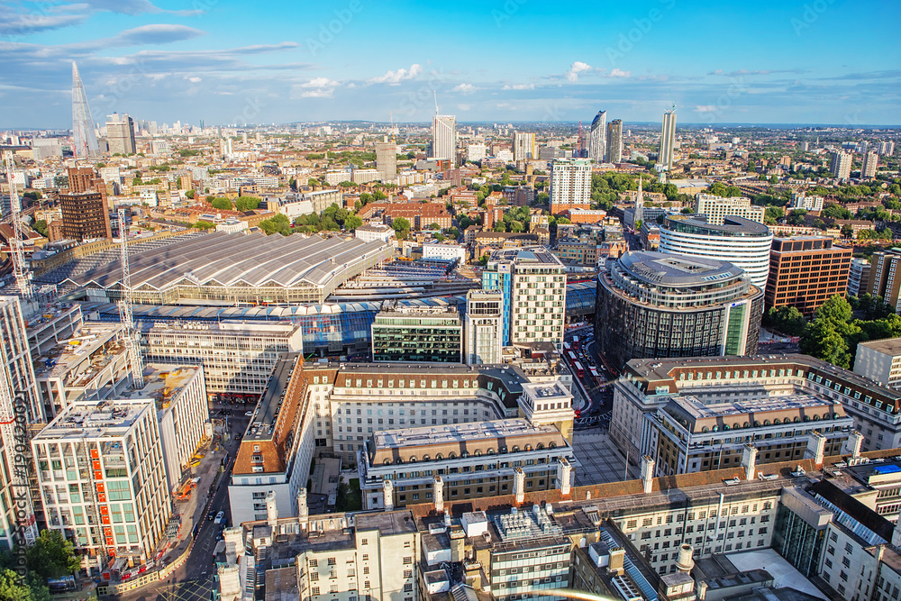 Fototapeta premium LONDON - AUGUST 19, 2017: Cityscape view from the London Eye.